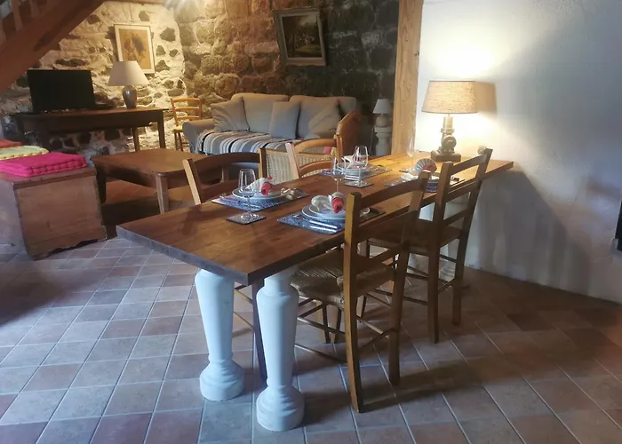 Le Petit Chai Niche Sous La Cite,